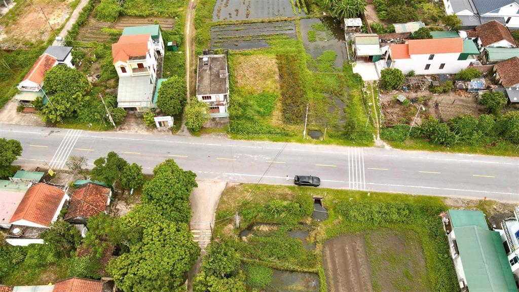 Em có 3 mảnh mặt đường bình ngọc khu 4 móng cái cần bán. có sổ đỏ