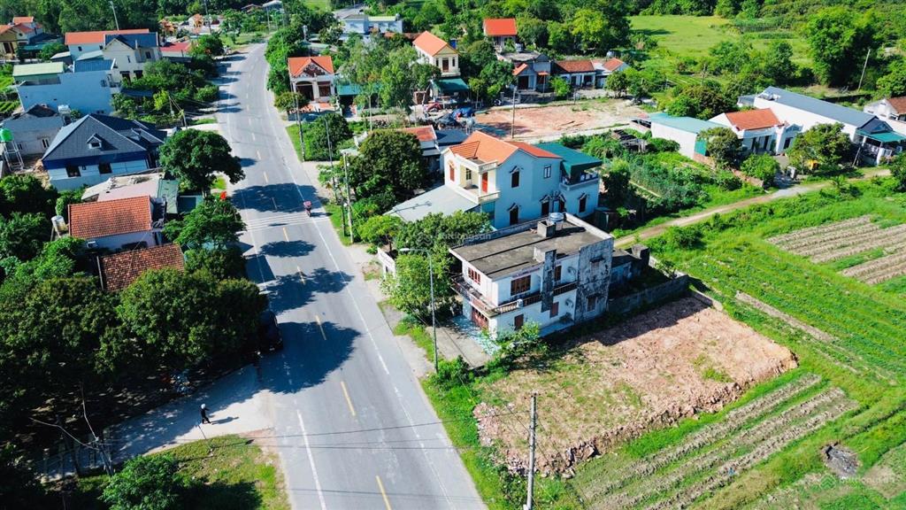 Em có 3 mảnh mặt đường bình ngọc khu 4 móng cái cần bán. có sổ đỏ