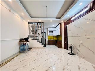 Bán Nhà Ngõ 88 Nguyễn Lam, Long Biên 5T, 33m2 chỉ 5,7 tỷ 