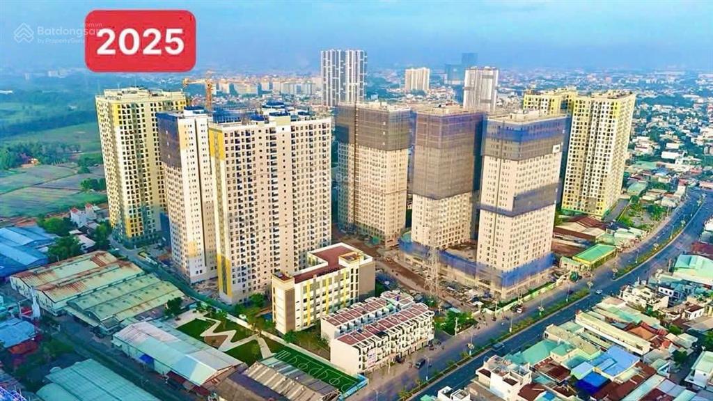 Bán căn bcons plaza, nội thất cơ bản căn góc 1,950 tỷ. sỗ sẵn công chứng ngay 2pn/2wc