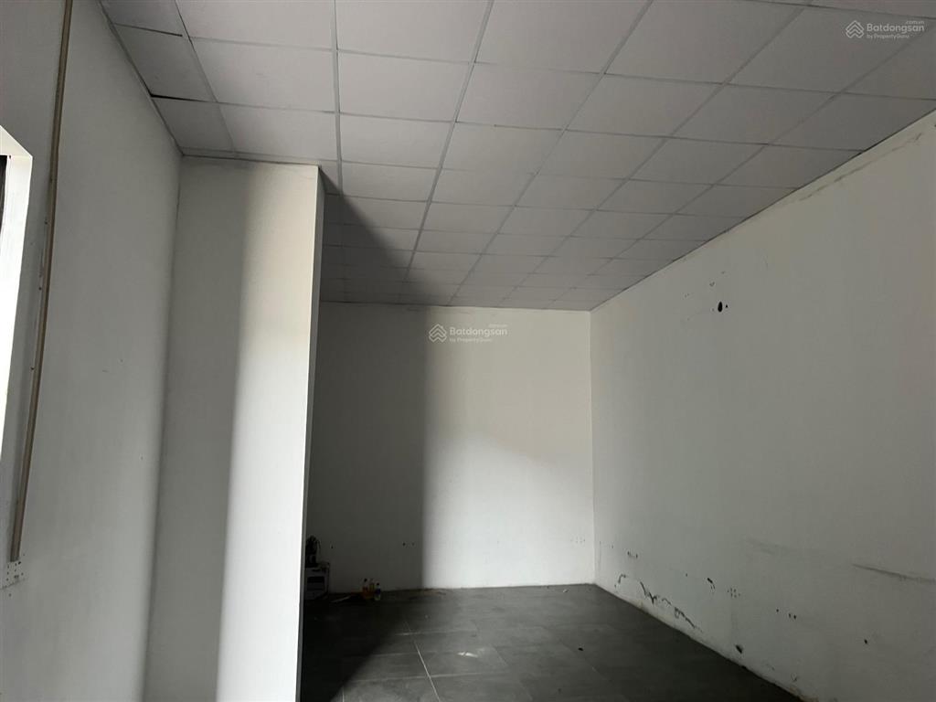 Tôi cần cho thuê gấp kho 600m2 mặt ql32, gần trạm trôi, cách kcn lai xá 2km, đan phượng, hn