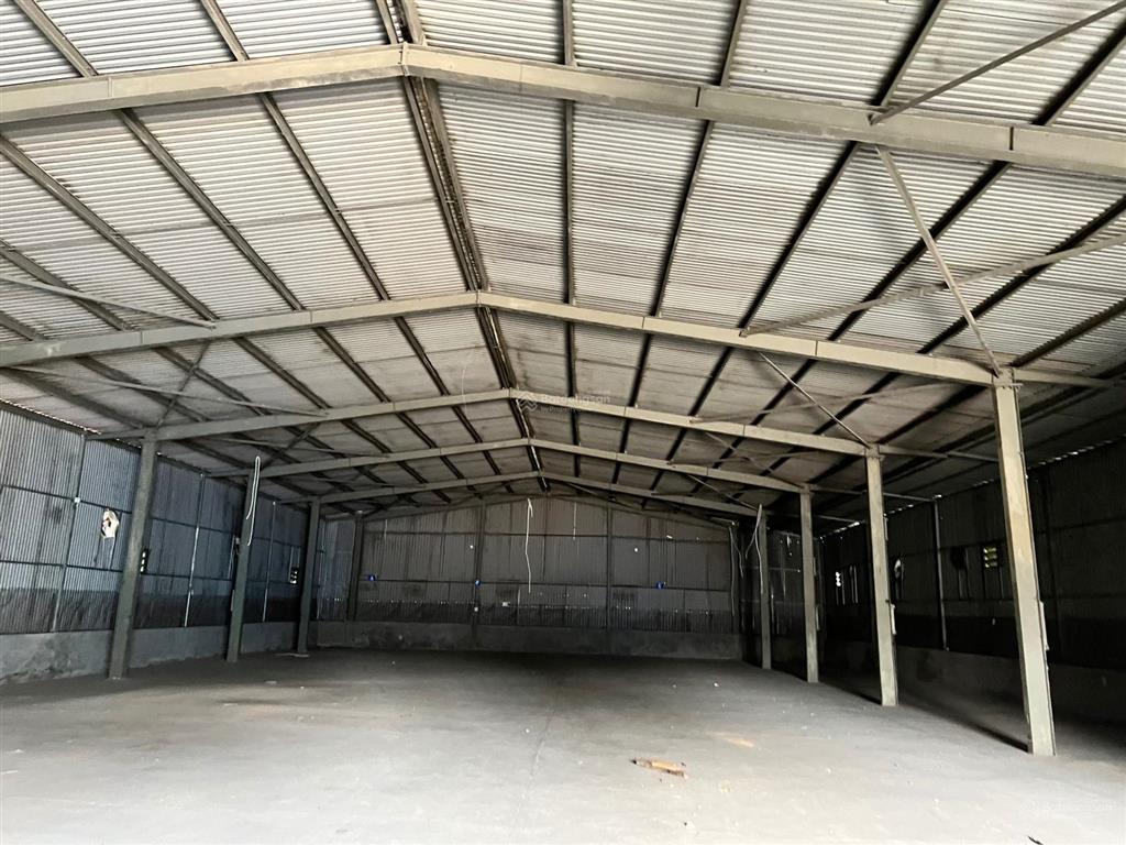 Tôi cần cho thuê gấp kho 600m2 mặt ql32, gần trạm trôi, cách kcn lai xá 2km, đan phượng, hn