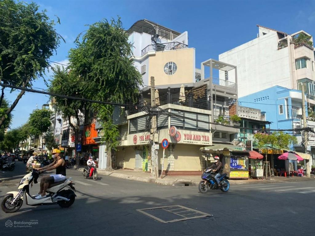 Bán nhà mặt tiền hùng vương  quận 10. dt 8.5 x 24m  cấp 4. hđ thuê 95 triệu/tháng. giá 49 tỷ