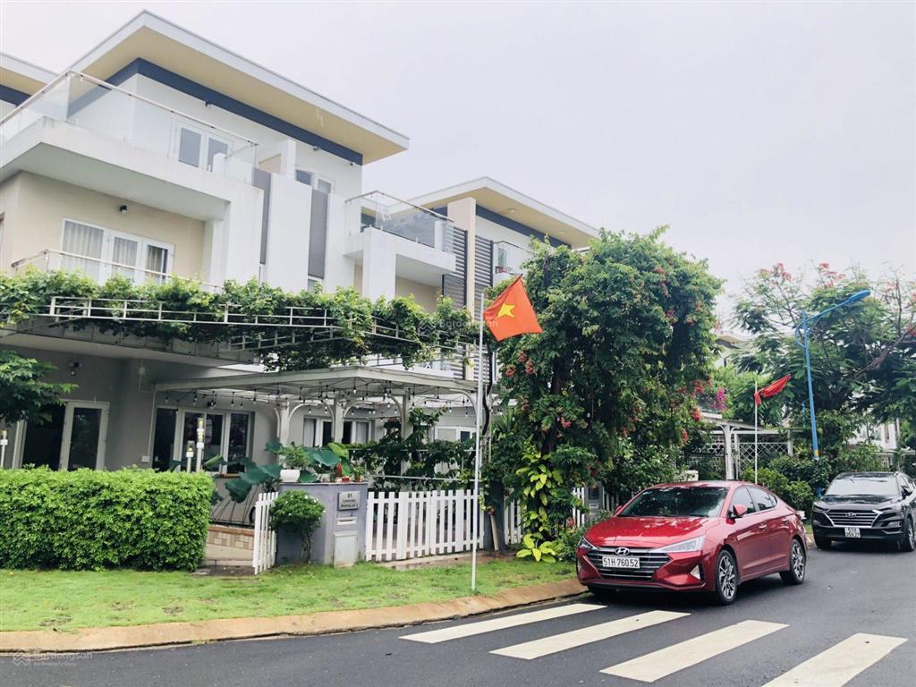 Cần bán căn 6x18m dt 108m2  giá 10.7 tỷ  tại melosa garden khang điền nhà thô. sổ hồng riêng