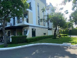 Bán căn góc sân vườn giá 14,5 tỷ, dt 75m2  4 tầng tại verosa park. căn góc sát công viên rộng.