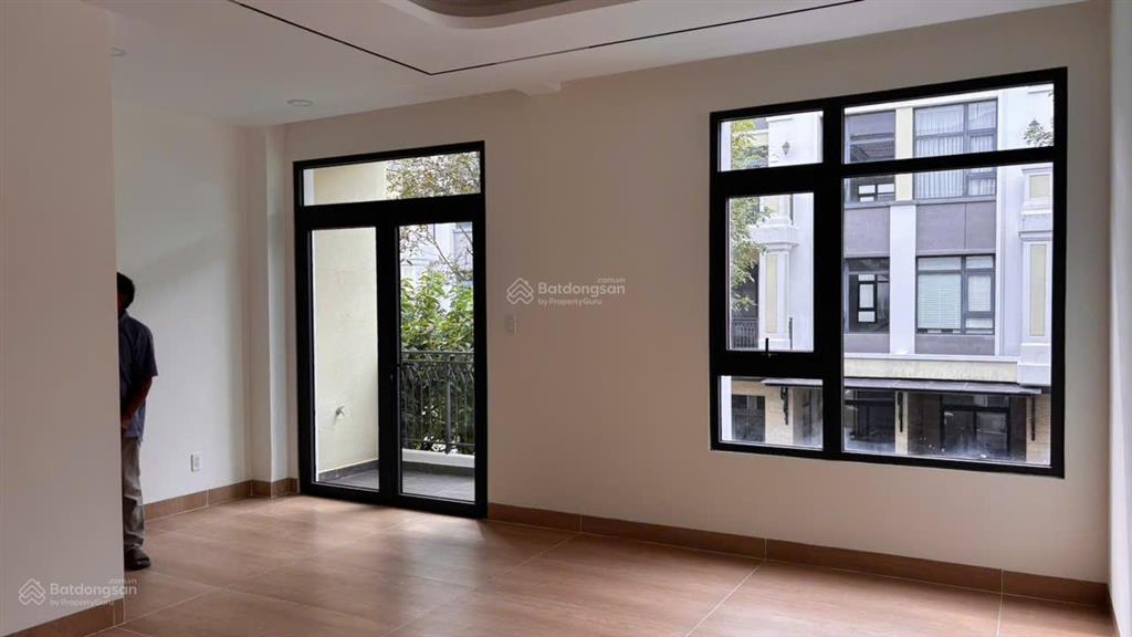 Cho thuê nhanh căn verosa 7x17  25 triệu  full nội thất  nhà mới  4 phòng ngủ 4wc  có sân vườn