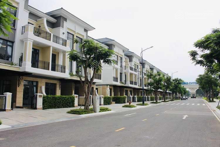 Cần bán căn 85m2 giá 15,5tỷ  nhà thô 4 tầng  tại verosa park. sổ hồng riêng. gọi phước