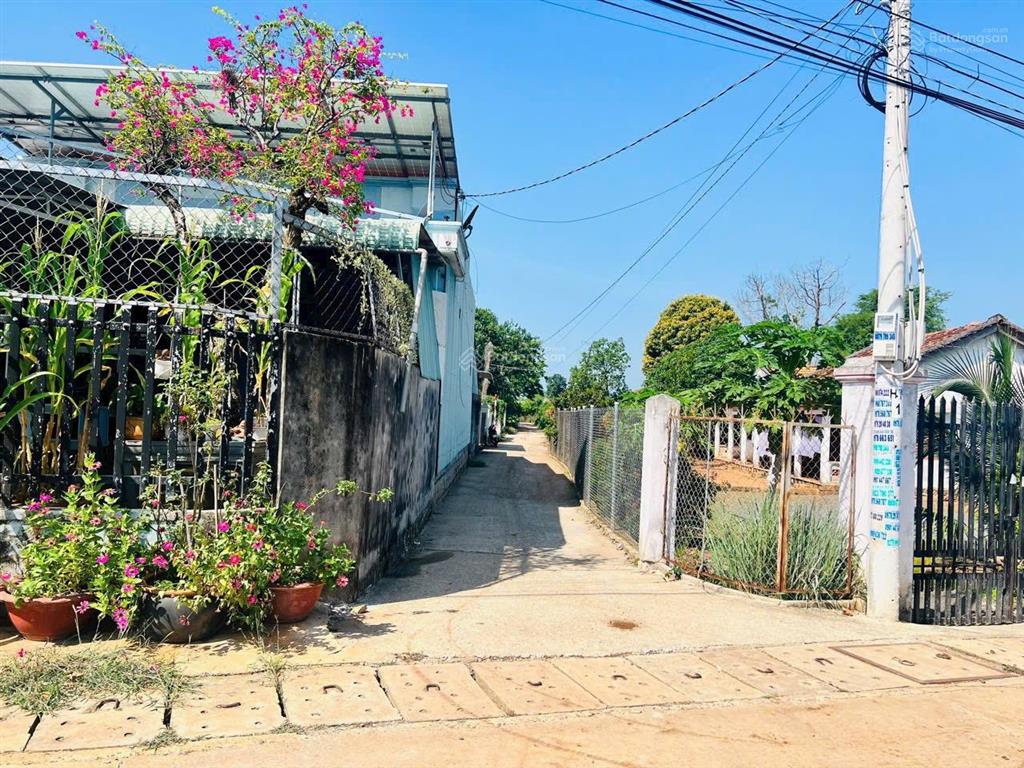 Bán đất đẹp gần nhà thờ giáo xứ đất đỏ tại đường phạm văn hy, thị trấn đất đỏ, 870 triệu, 163 m2