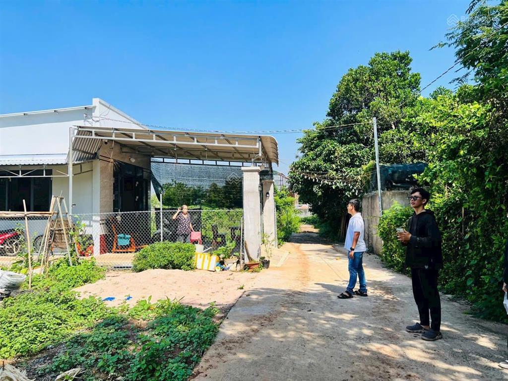 Bán đất đẹp gần nhà thờ giáo xứ đất đỏ tại đường phạm văn hy, thị trấn đất đỏ, 870 triệu, 163 m2