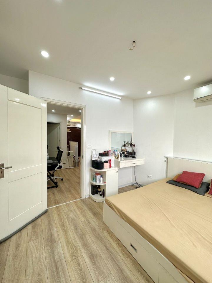 Cần bán căn hộ chung cư CT2B KĐT Mới Nghĩa Đô - DT: 55,5m2 2PN full nội thất đẹp, giá 5,880 tỷ