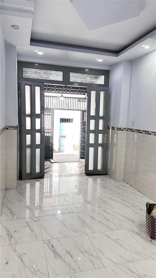 Bán nhà trệt 3 lầu và sân thượng dt 4*13m hướng tây bắc