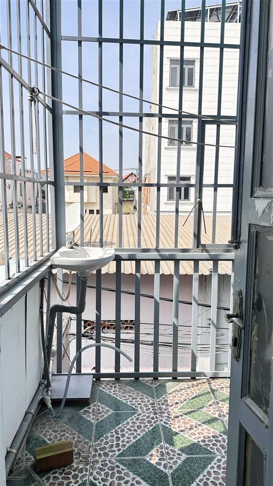 Bán nhà trệt 3 lầu và sân thượng dt 4*13m hướng tây bắc