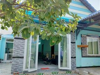 Bán nhà đường xe hơi vô tới nhà, 196m2, 1 trệt 1 lầu, có sân đậu xe rộng rãi, shr hiện hữu