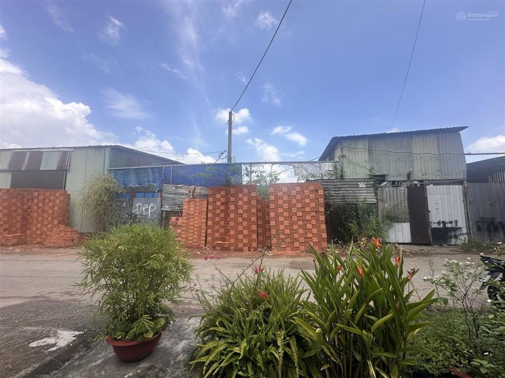 Bán đất mặt tiền 20m, 82m2, sổ hồng riêng,xây dựng 1 trệt 2 lầu +sth, khu dân cư lê bôi phường 7 q8