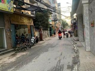 Cho thuê nhà nguyên căn tại ngõ trần quý kiên 30mx5t thông sàn , ô tô đỗ cửa