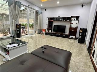 Cho thuê nhà 135m2 x 4 tầng, thang máy, giáp vin smart city, full đồ, 28tr, 0888 516 ***