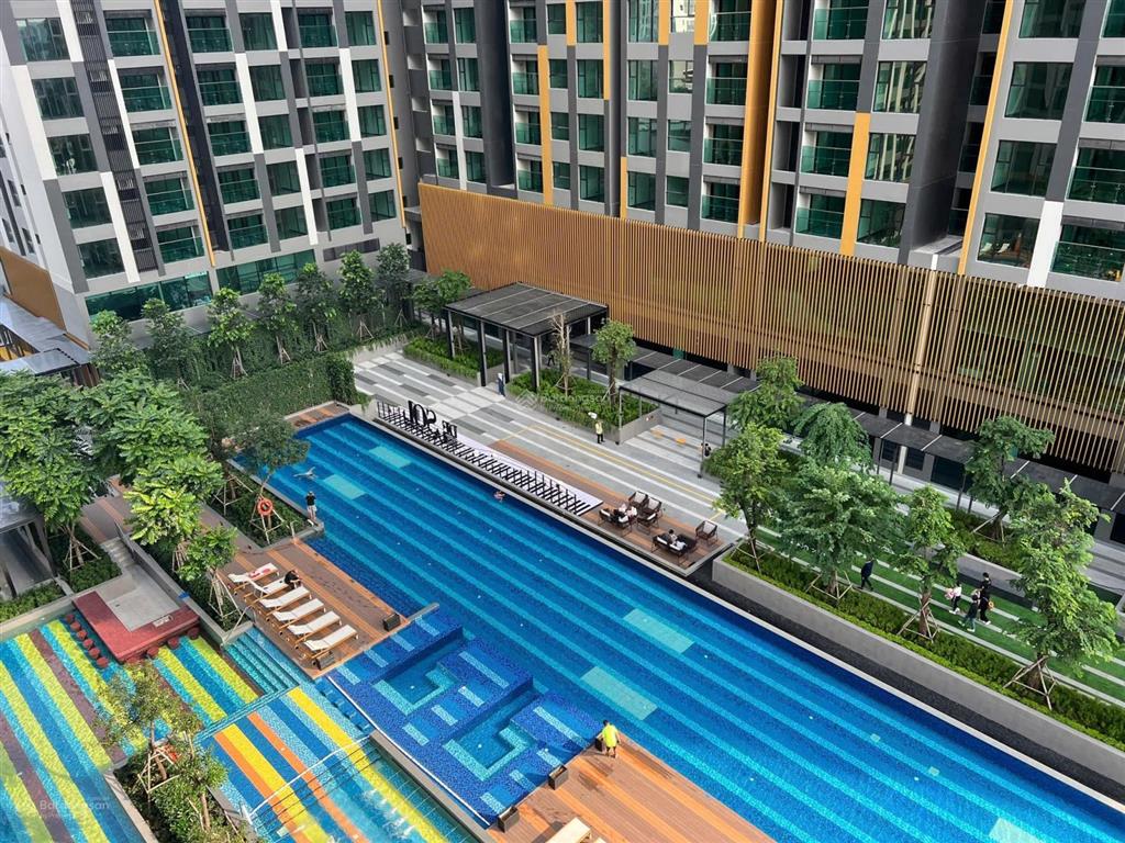 Bán căn hộ de la sol 2pn 2wc lầu cao view thoáng full nội thất 9.5 tỷ