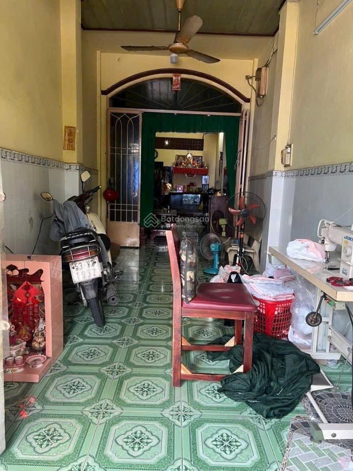 Mặt tiền trần quang cơ  3m x 18m  1 lầu