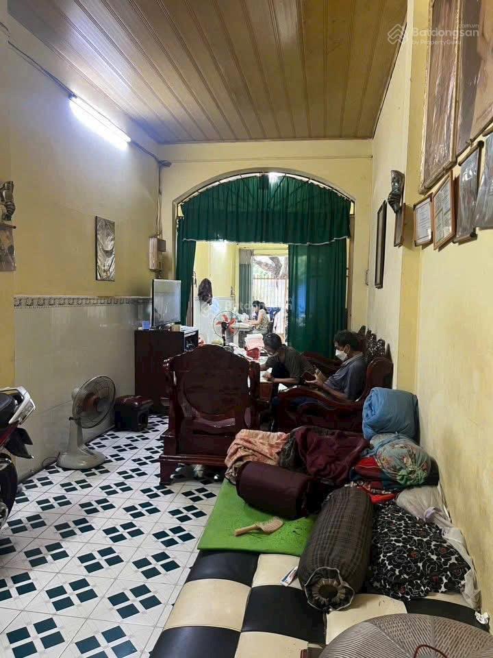 Mặt tiền trần quang cơ  3m x 18m  1 lầu