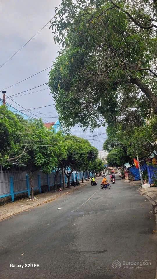 Mặt tiền trần quang cơ  3m x 18m  1 lầu