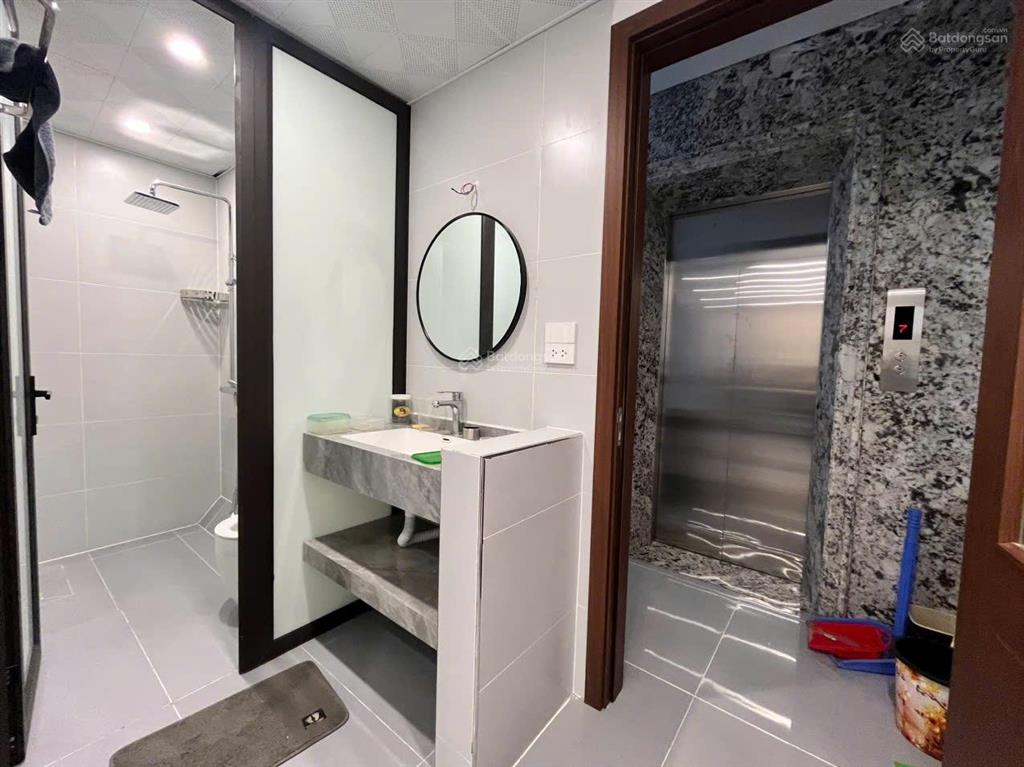 Cho thuê nhà gần kđt vạn phúc 50m2 x 7 tầng thông sàn thang máy 25tr 0903 409 ***