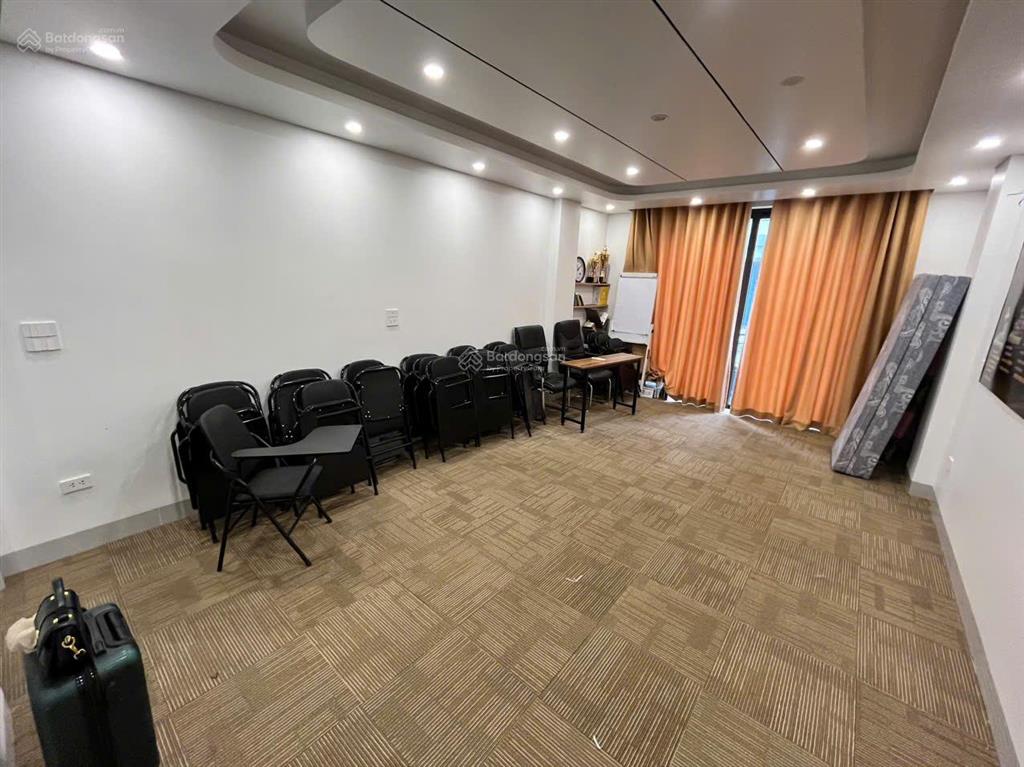 Cho thuê nhà gần kđt vạn phúc 50m2 x 7 tầng thông sàn thang máy 25tr 0903 409 ***