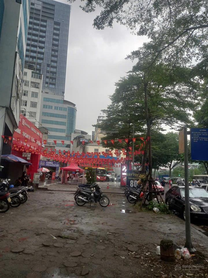 Bán đất ngã tư đường láng  gần cầu giấy 104 m2. măt tiền 8m kinh doanh