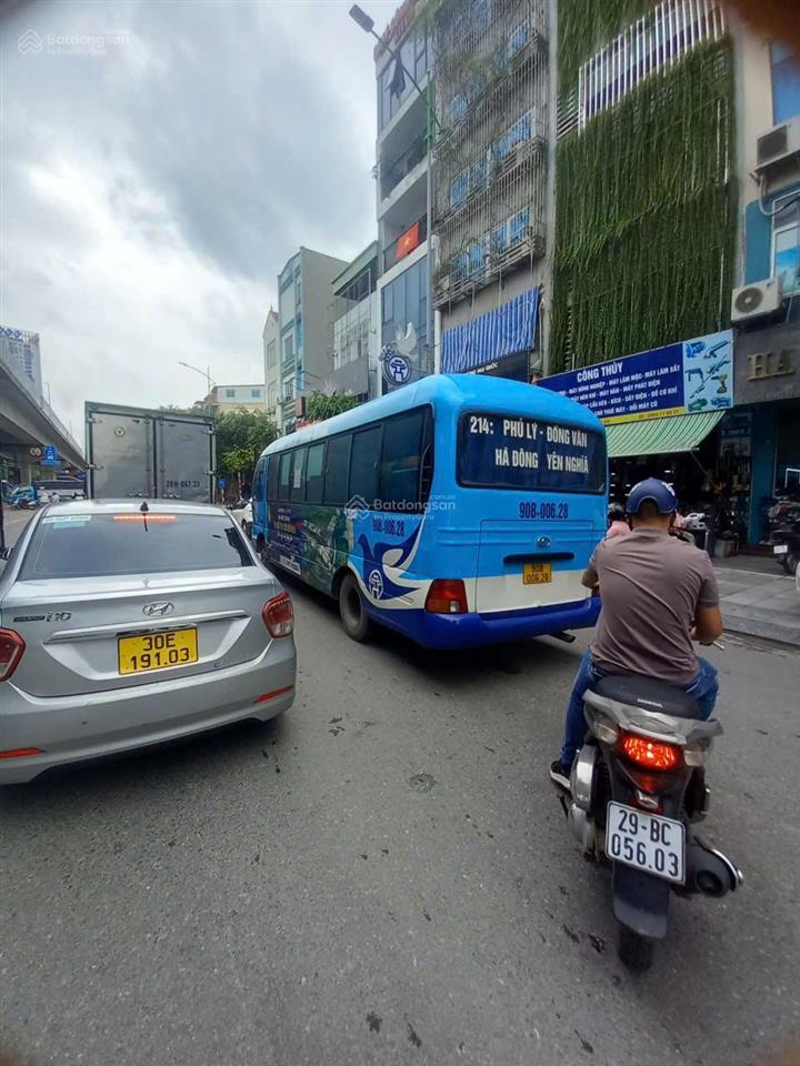 Bán đất ngã tư đường láng  gần cầu giấy 104 m2. măt tiền 8m kinh doanh