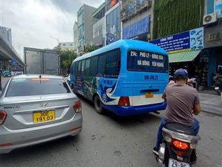 Bán đất ngã tư đường láng  gần cầu giấy 104 m2. măt tiền 8m kinh doanh