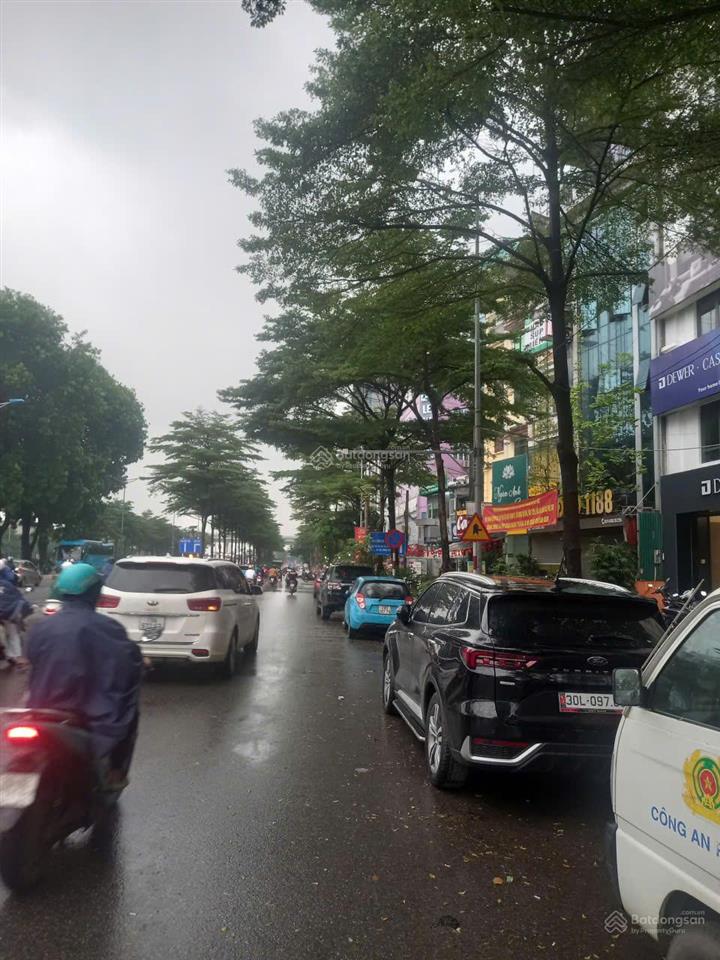 Bán đất ngã tư đường láng  gần cầu giấy 104 m2. măt tiền 8m kinh doanh