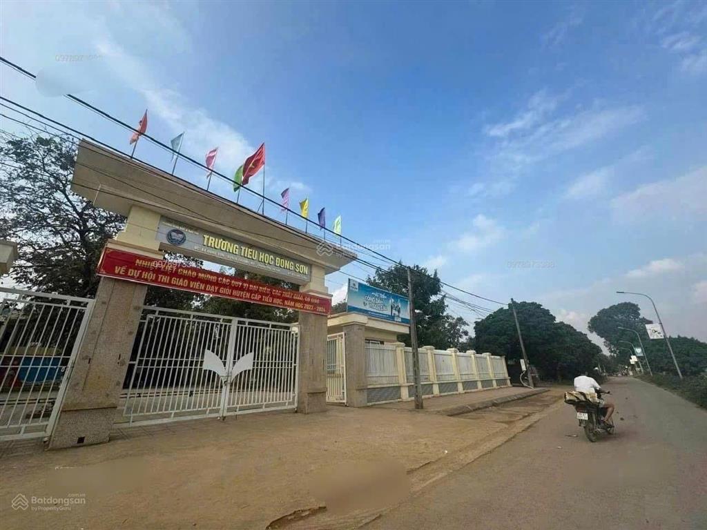 Đón đầu ql6 mở rộng  bán gấp lô đất 60,1m2 xã phú nghĩa oto đỗ cửa