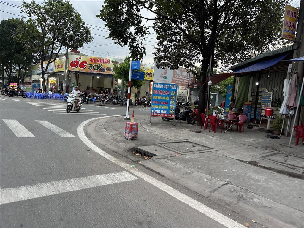 Lô góc trung tâm thành phố mới, ngay chợ, thu nhập tốt, vị trí bố, giá rẻ. 0366 236 ***