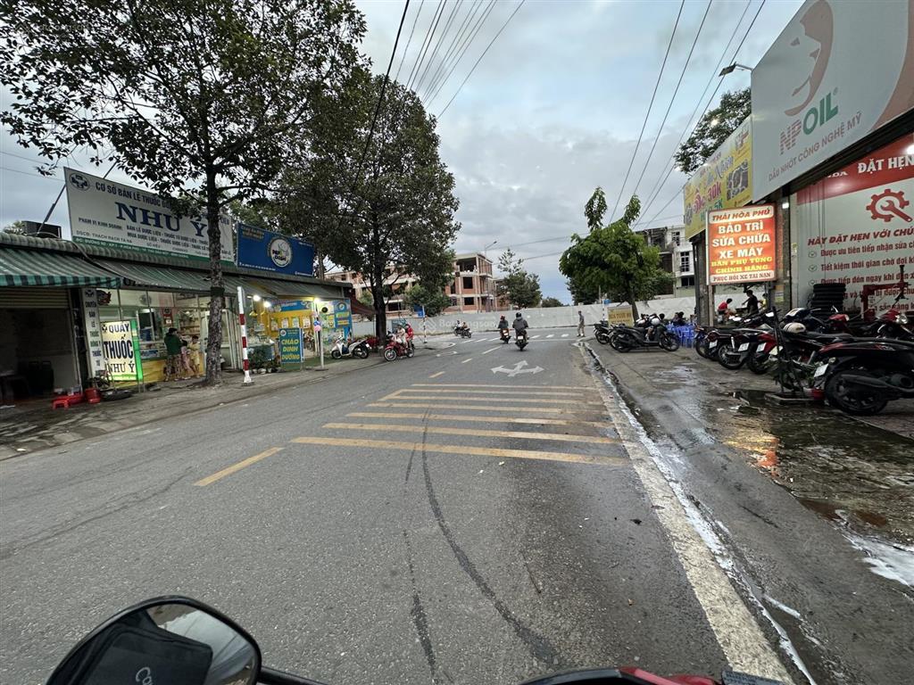 Lô góc trung tâm thành phố mới, ngay chợ, thu nhập tốt, vị trí bố, giá rẻ. 0366 236 ***