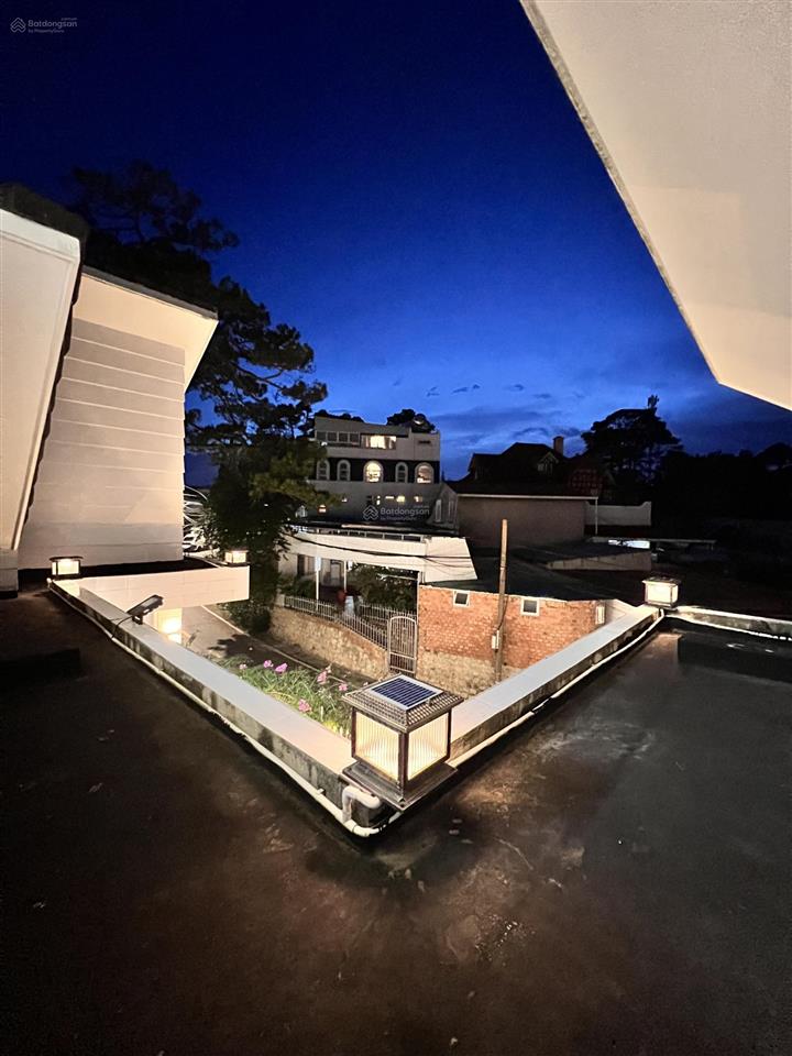 Chính chủ bán biệt thự cao cấp đà lạt 2 mặt tiền ô tô  full nội thất view siêu đẹp p.xuân hương