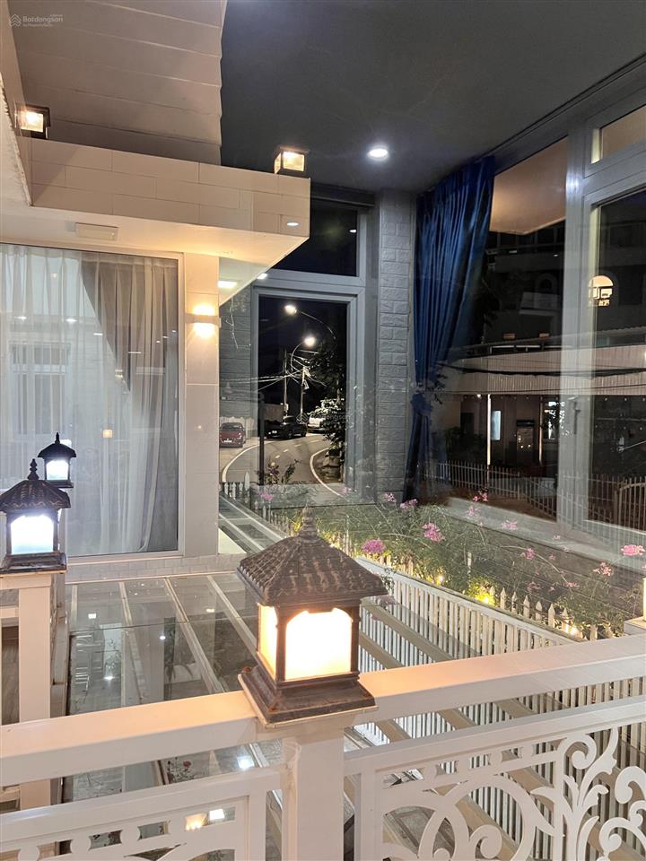 Chính chủ bán biệt thự cao cấp đà lạt 2 mặt tiền ô tô  full nội thất view siêu đẹp p.xuân hương