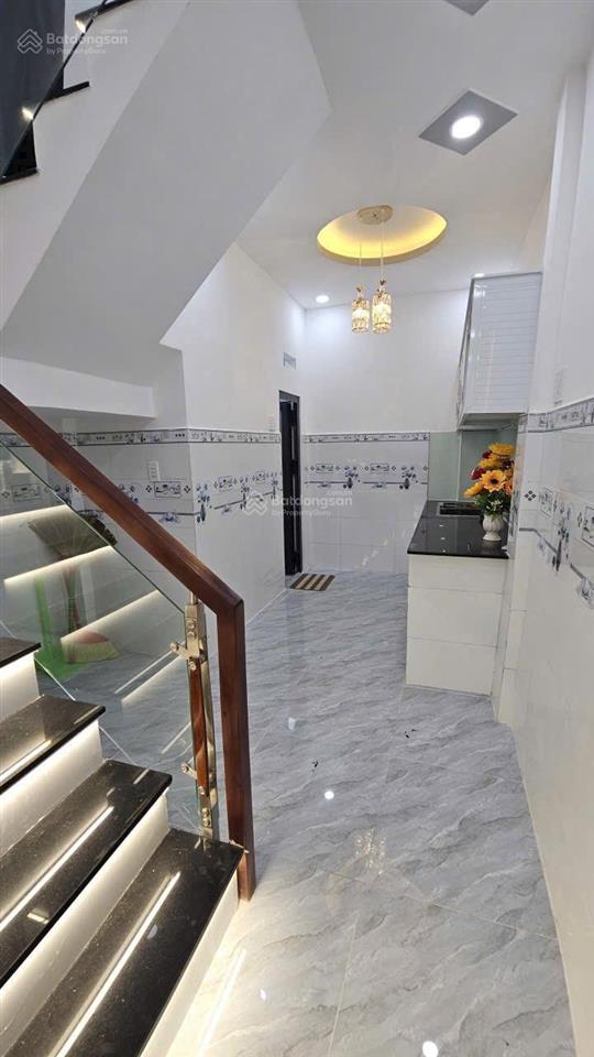 Bán nhà đẹp 2 tầng, hẻm thẳng gần mặt tiền bùi minh trực p5. q8