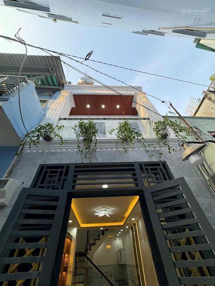 Bán nhà đẹp 2 tầng, hẻm thẳng gần mặt tiền bùi minh trực p5. q8