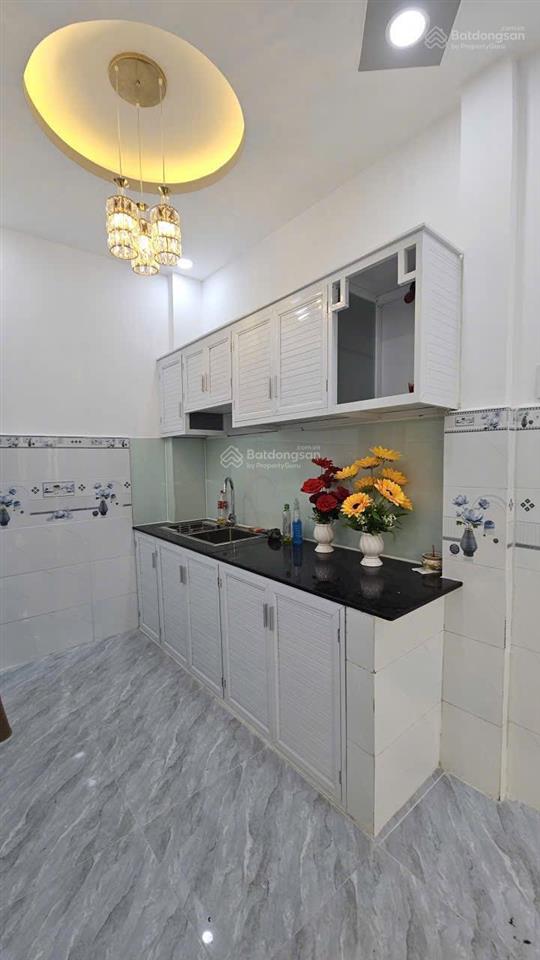 Bán nhà đẹp 2 tầng, hẻm thẳng gần mặt tiền bùi minh trực p5. q8