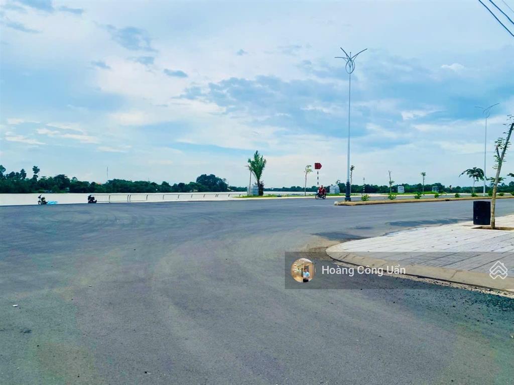 Bán đất mặt tiền đường bờ kè 30m + vỉa hè 4m. phường trấn biên (bửu long). dt 6,4x17m  shr thổ cư