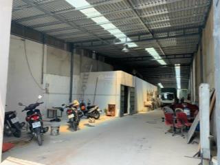 Cho thuê nhà kho 700m2 giá 25 triệu và 400m2 giá 15 triệu khách hết hạn hd tại lê văn khương