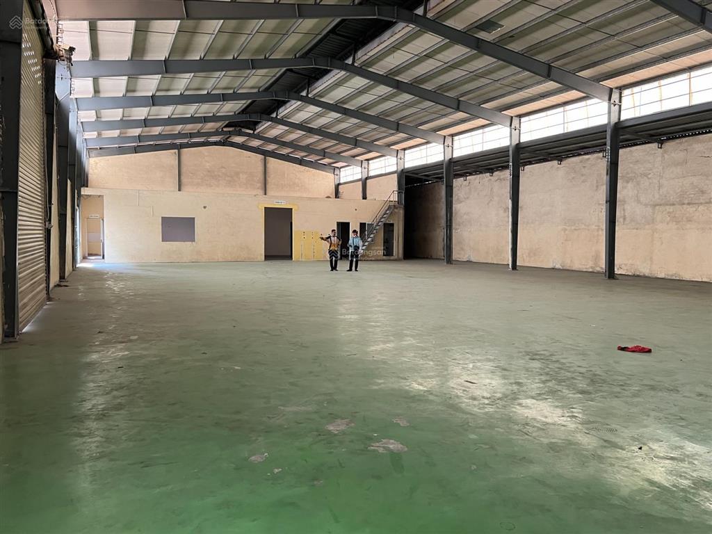  cho thuê 2 nhà kho khách panel hết hạn hđ 620m và 10000m tại lê thị riêng xe 15tan di chuyển