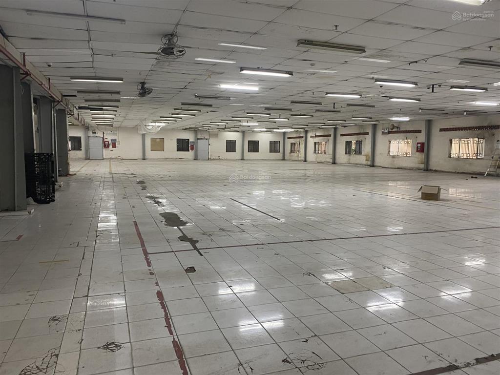 Cho thuê nhà kho 1000m2 và 1800m2 khách logistic hết hạn hd quận 12. pccc, trạm điện 320k xe contn