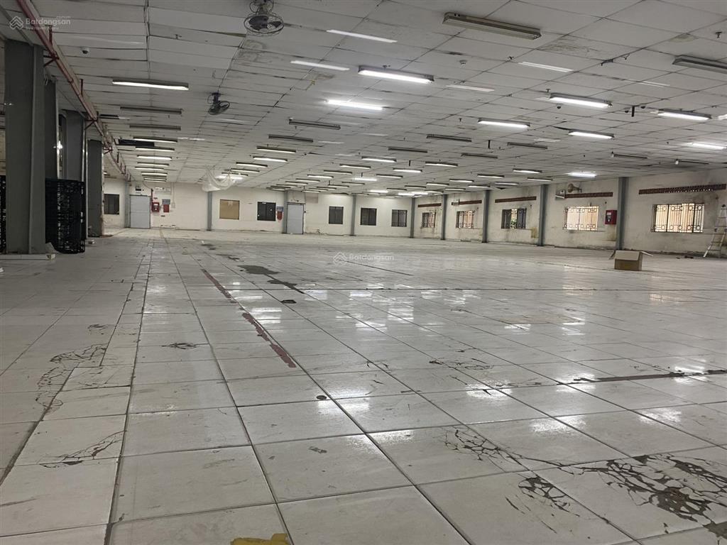 Cho thuê nhà kho 1000m2 và 1800m2 khách logistic hết hạn hd quận 12. pccc, trạm điện 320k xe contn