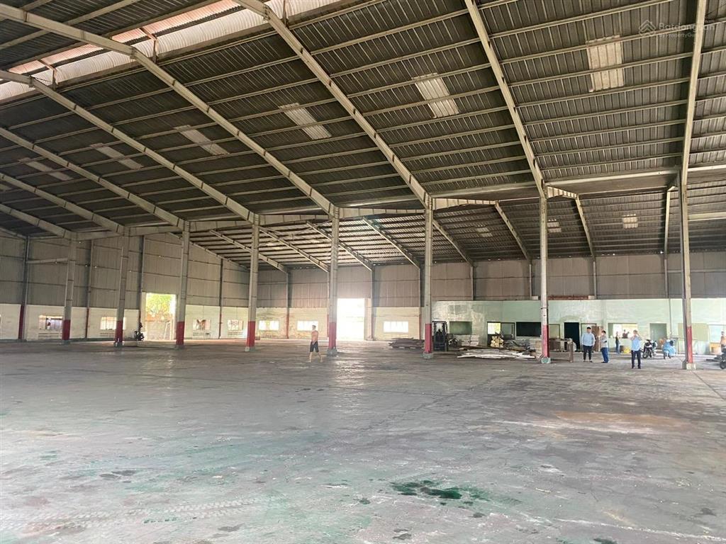 Cho thuê nhà kho 1000m2 và 1800m2 khách logistic hết hạn hd quận 12. pccc, trạm điện 320k xe contn