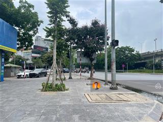 Bán siêu lô góc 3 mặt đường lớn, có thể làm 6 kiot cho thuê, có nhà tầng xây sẵn