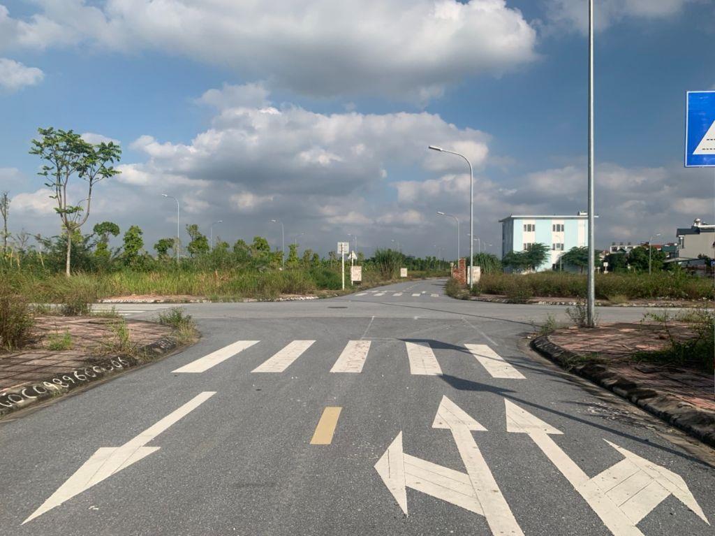 Bán 74m dãy TT2-x đấu giá Cự Khối gần hồ Bộ Đội đang thi công, đất trước sau đều đường 13m