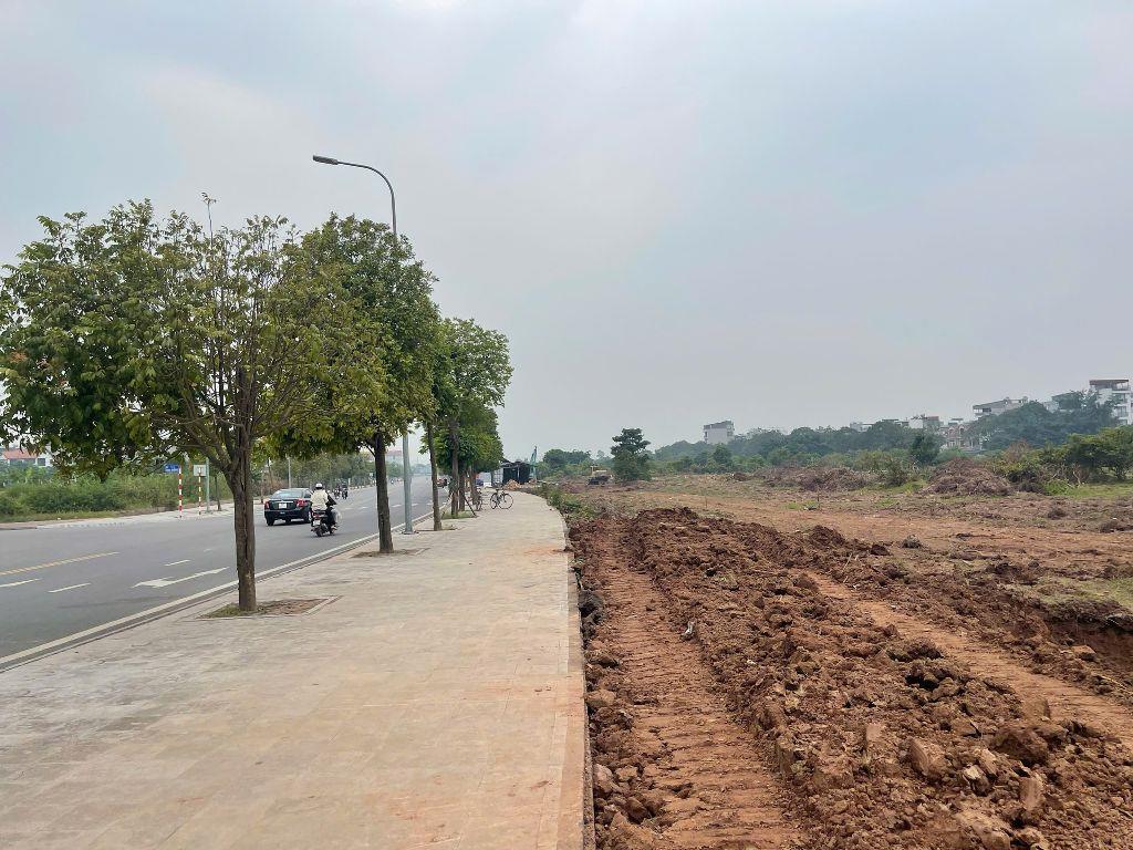 Bán 74m dãy TT2-x đấu giá Cự Khối gần hồ Bộ Đội đang thi công, đất trước sau đều đường 13m