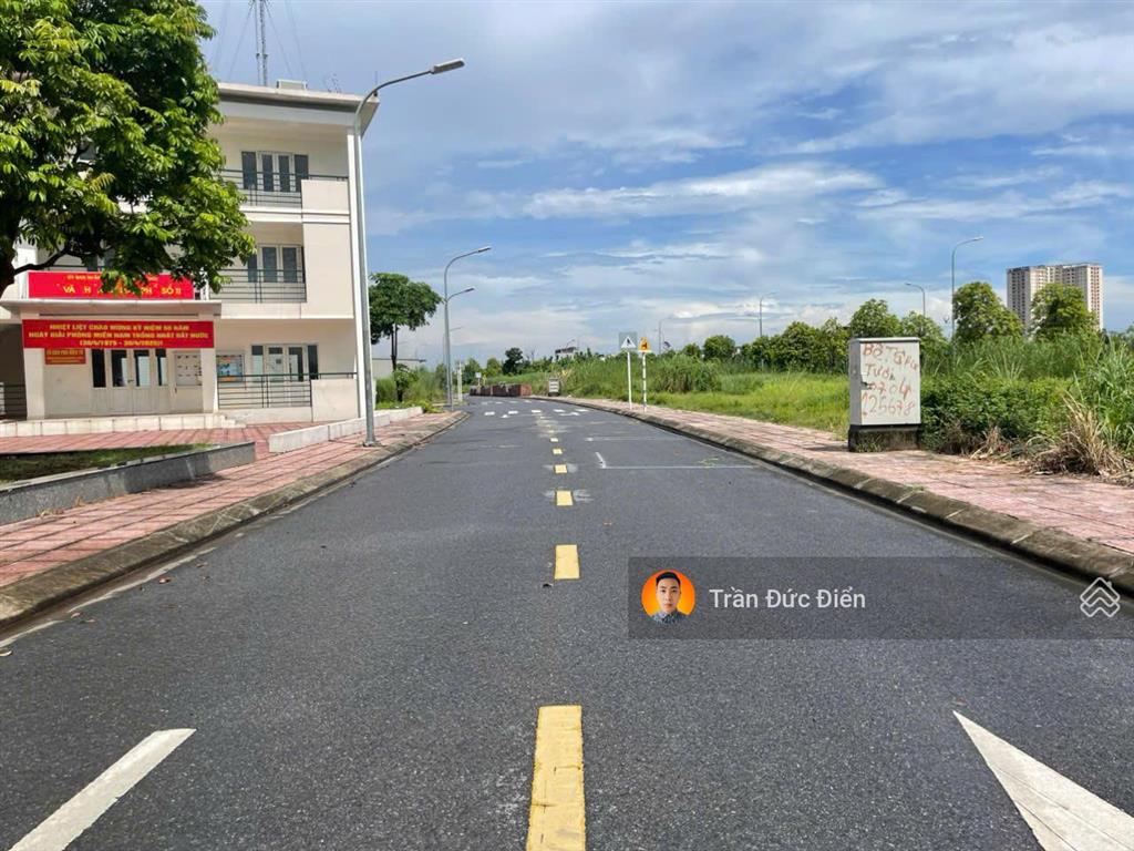 Lô đất xứng đáng mua để xây nhà định cư, 65m2 phân lô, cách 50m ra hồ 30ha đẹp bậc nhất long biên