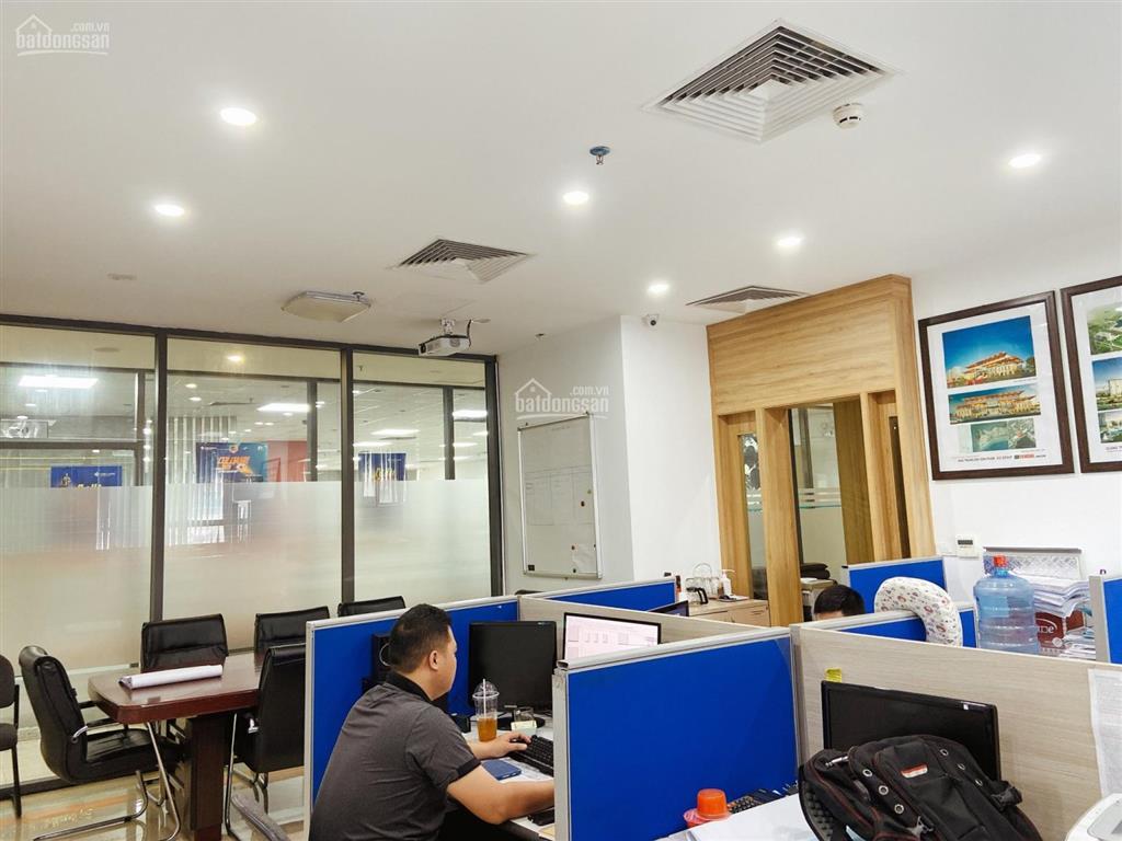 Cho thuê văn phòng golden palm 21 lê văn lương diện tích 250m2, 300 nghìn/m2/tháng.  0971 252 ***