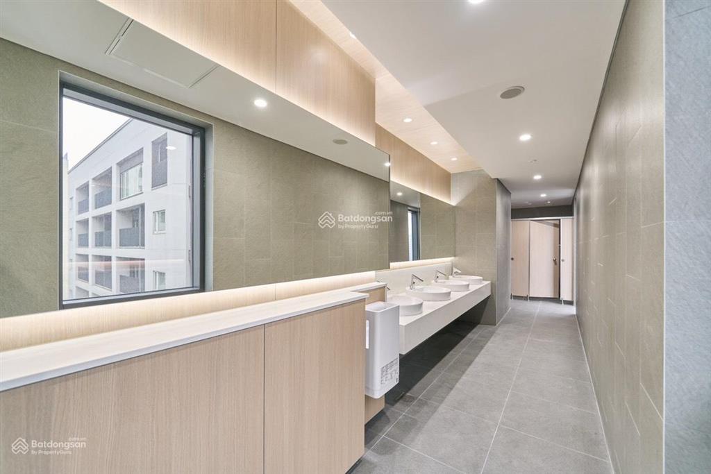 Bql tòa nhà 36 hoàng cầu cho thuê văn phòng, dt 250m2. giá 250.000đ/m2/tháng